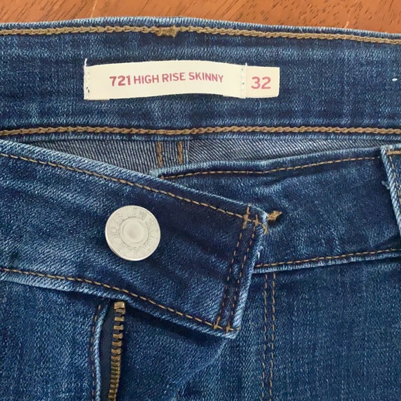 Levi's 721 Hi-Rise Skinny Distressed Jean-32 - Picture 6 of 8